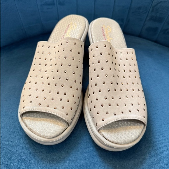 Skechers Sandals Womens Size 8 Rumblers Studded Memory Foam Wedge in Taupe EUC - Picture 2 of 7